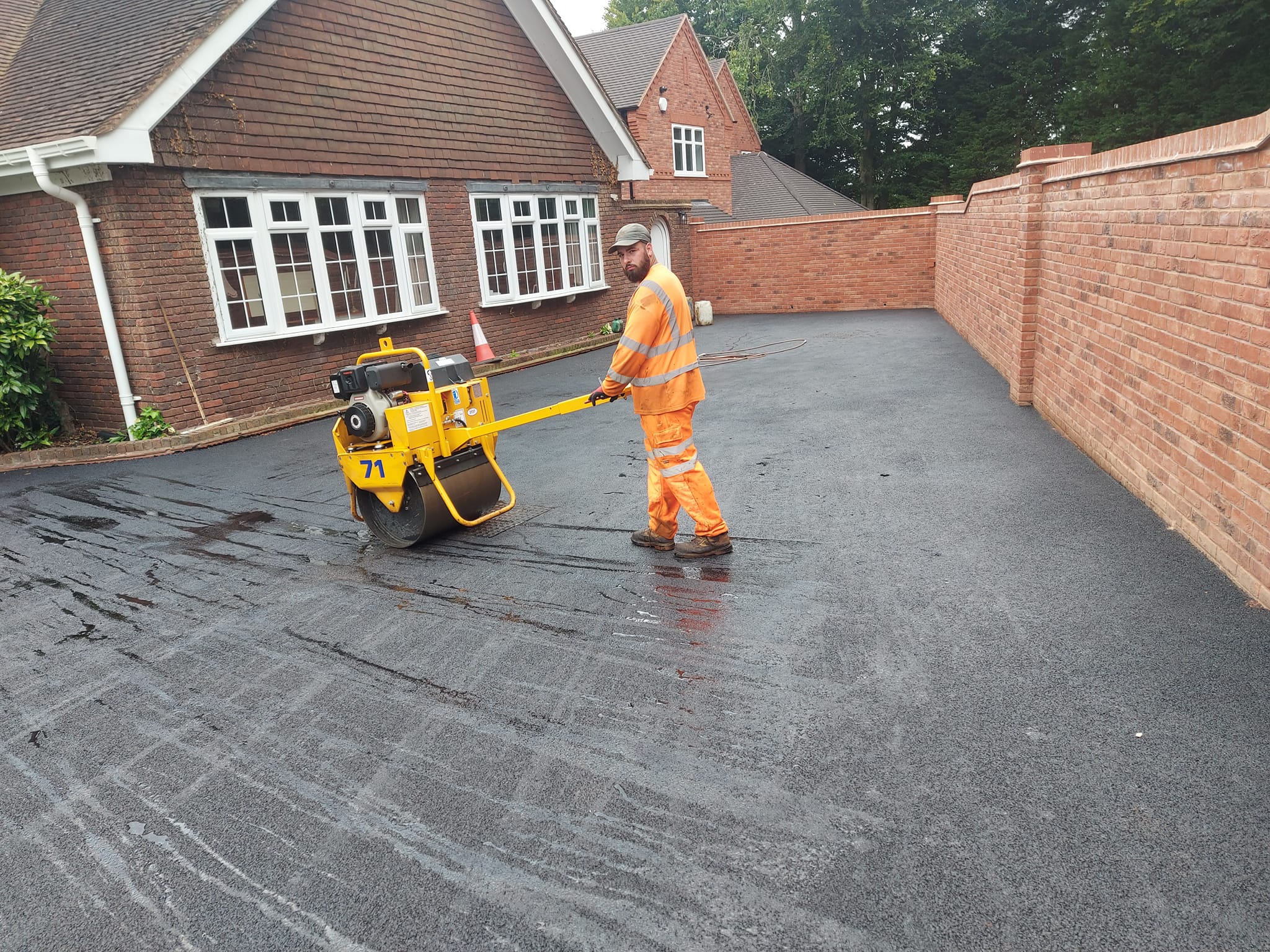 Tarmac & Asphalt Laying